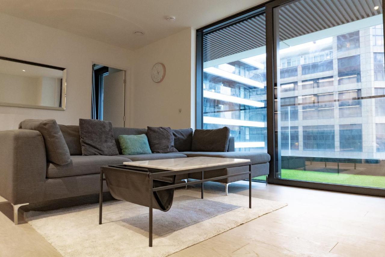 Luxury Balcony Apartment, Canary Wharf London