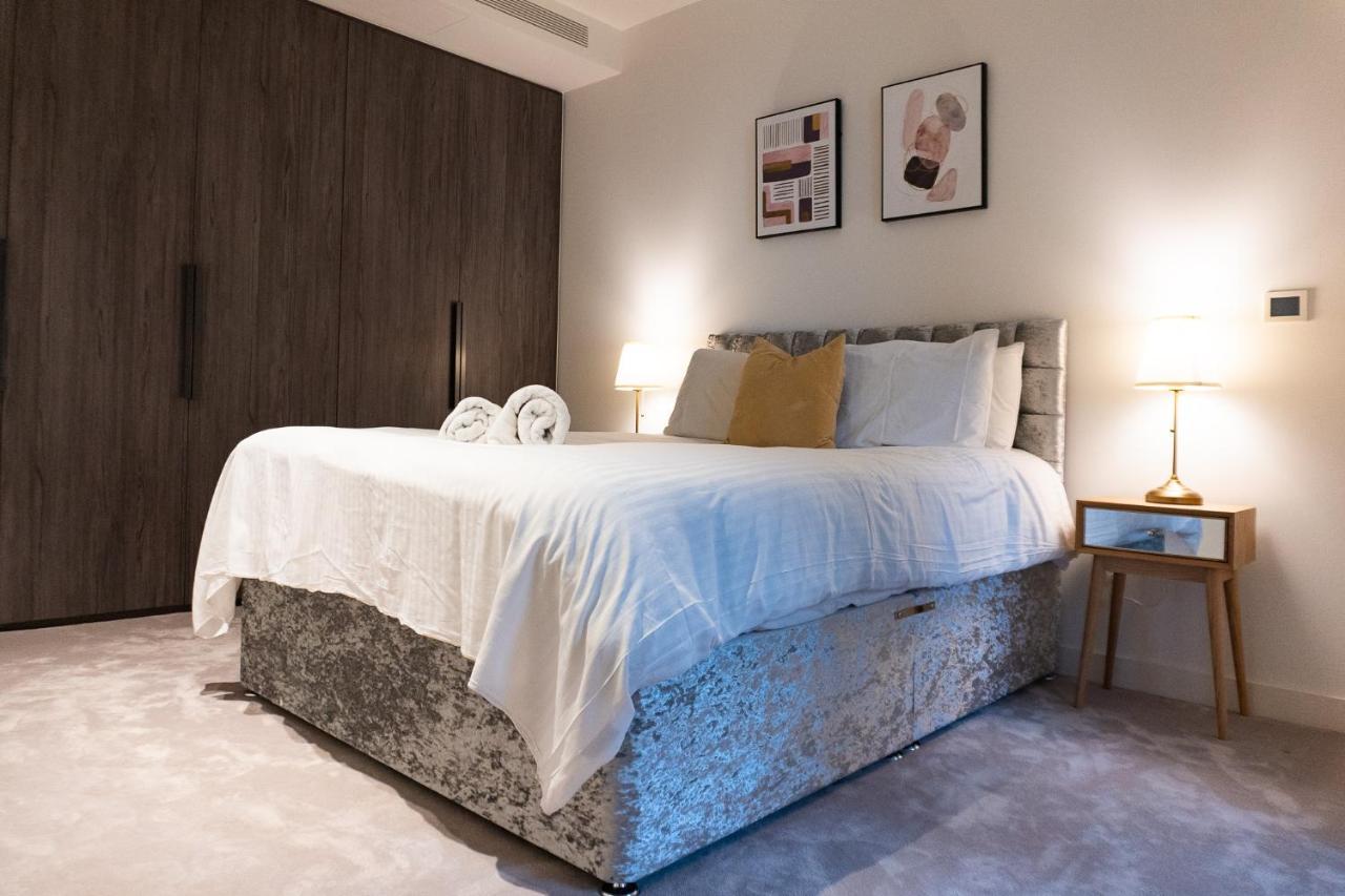 Luxury Balcony Apartment, Canary Wharf * London