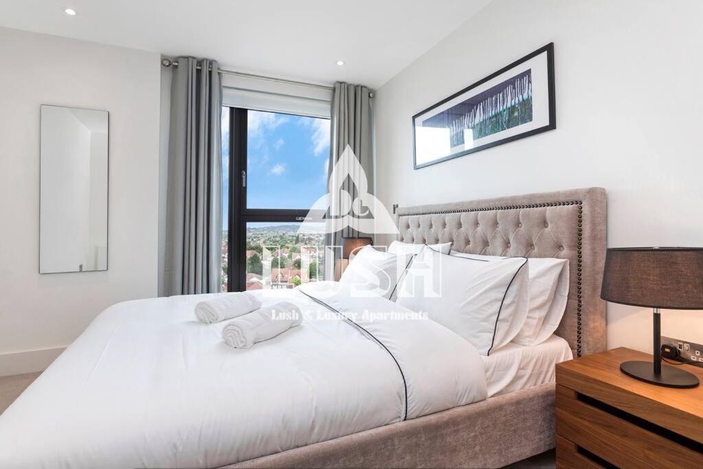 Modern, Stylish Penthouse Next To Wembley Stadium! Appartement Londen