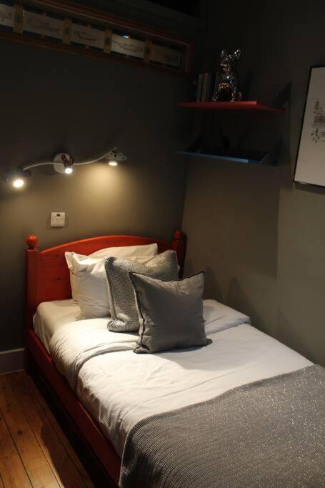 Artistic And Soulful Carnaby Street Movie Pad London