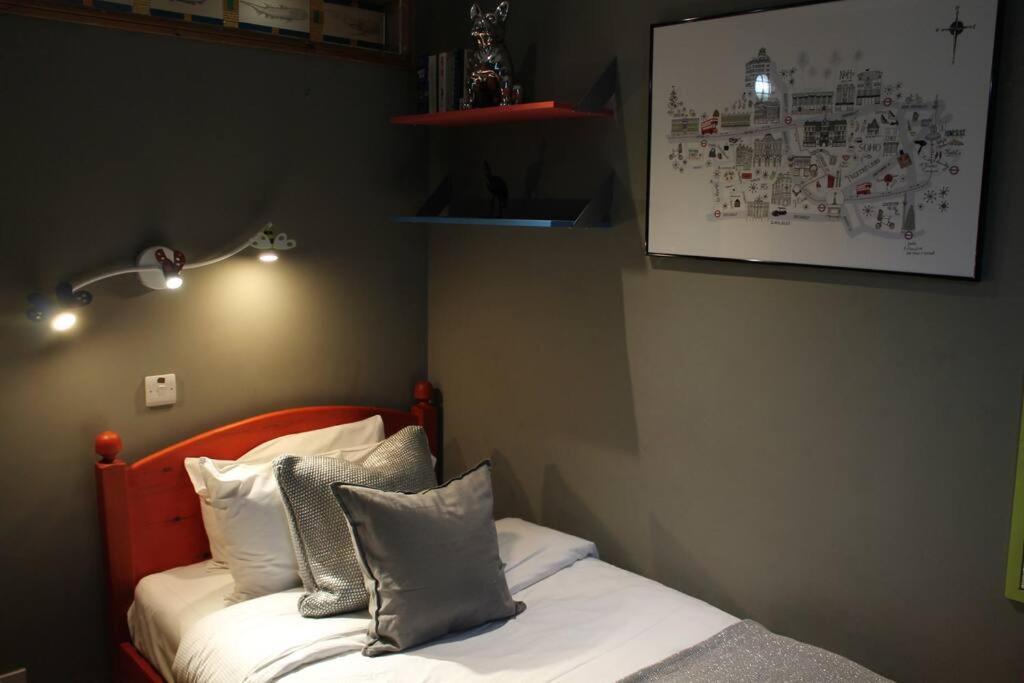 Apartment Artistic And Soulful Carnaby Street Movie Pad