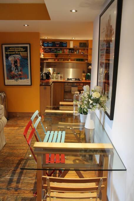 Artistic And Soulful Carnaby Street Movie Pad Apartment *