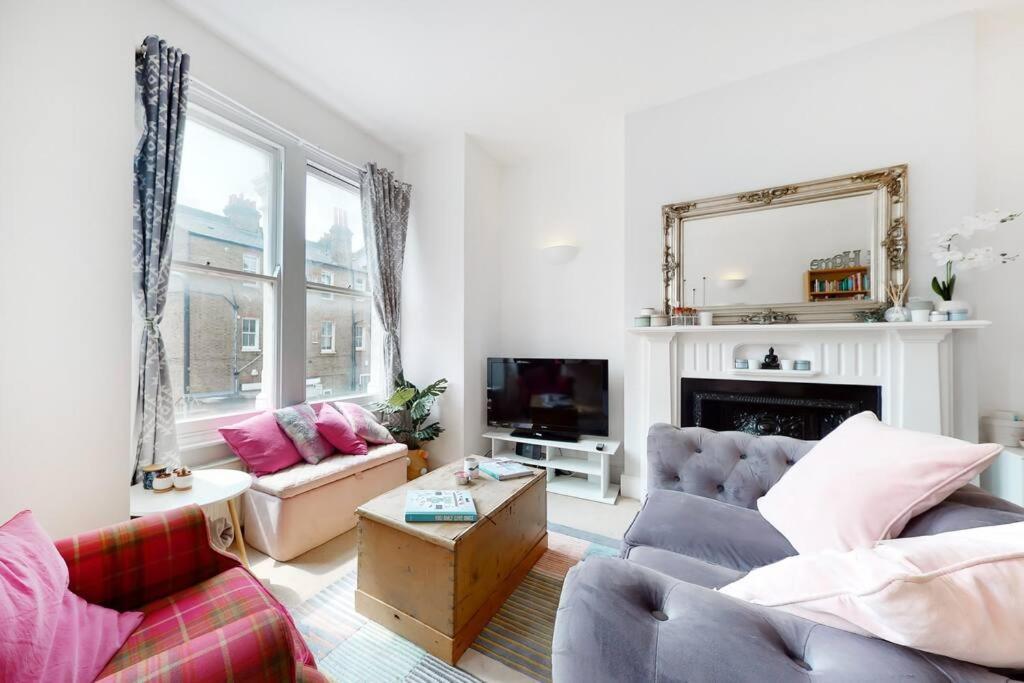Superb 2 Bed Flat Next To Clapham South Station Apartment *