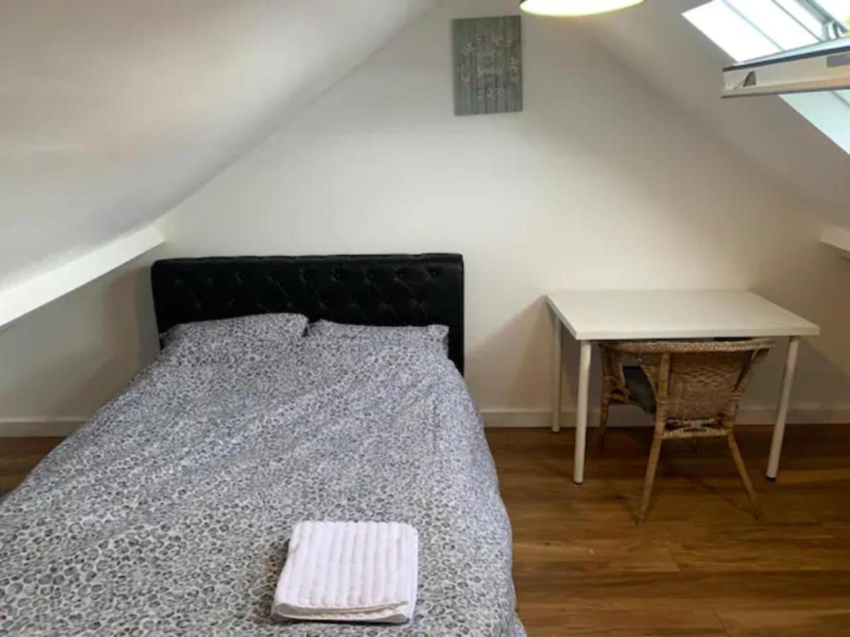 Modern 5 Bedroom Family House - 18 Mins To Station * Londen