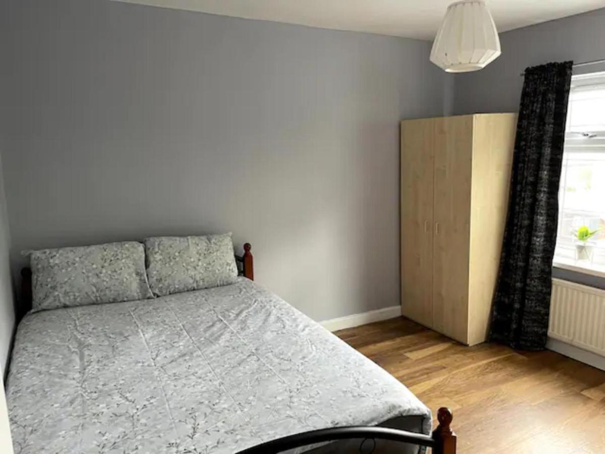 Modern 5 Bedroom Family House - 18 Mins To Station *