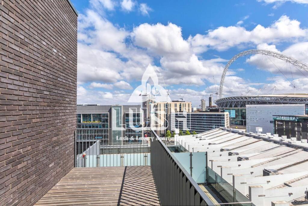 Modern, Stylish Penthouse Next To Wembley Stadium! Appartement Londen