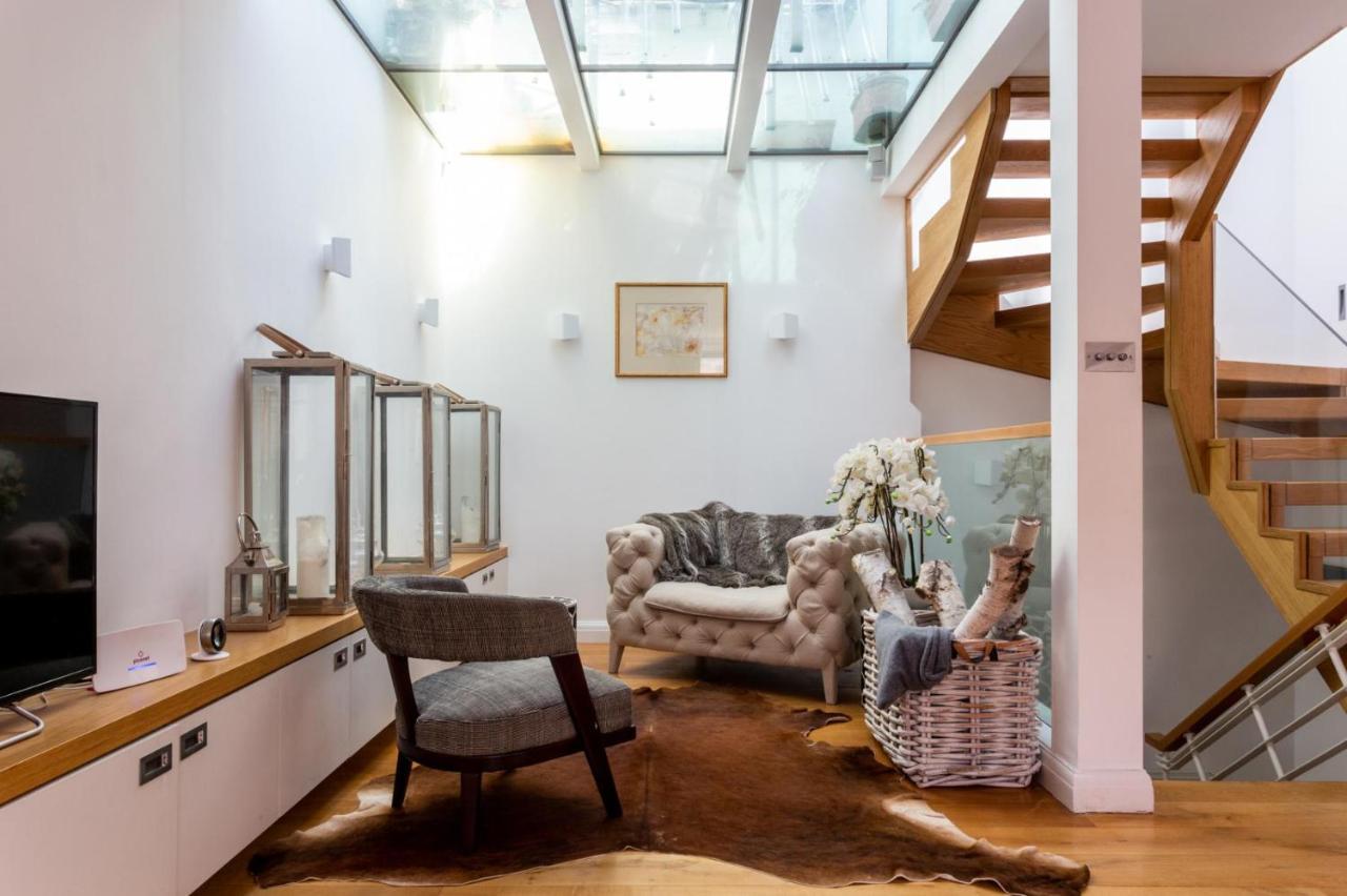 New Stunning 5bd Mews House * London