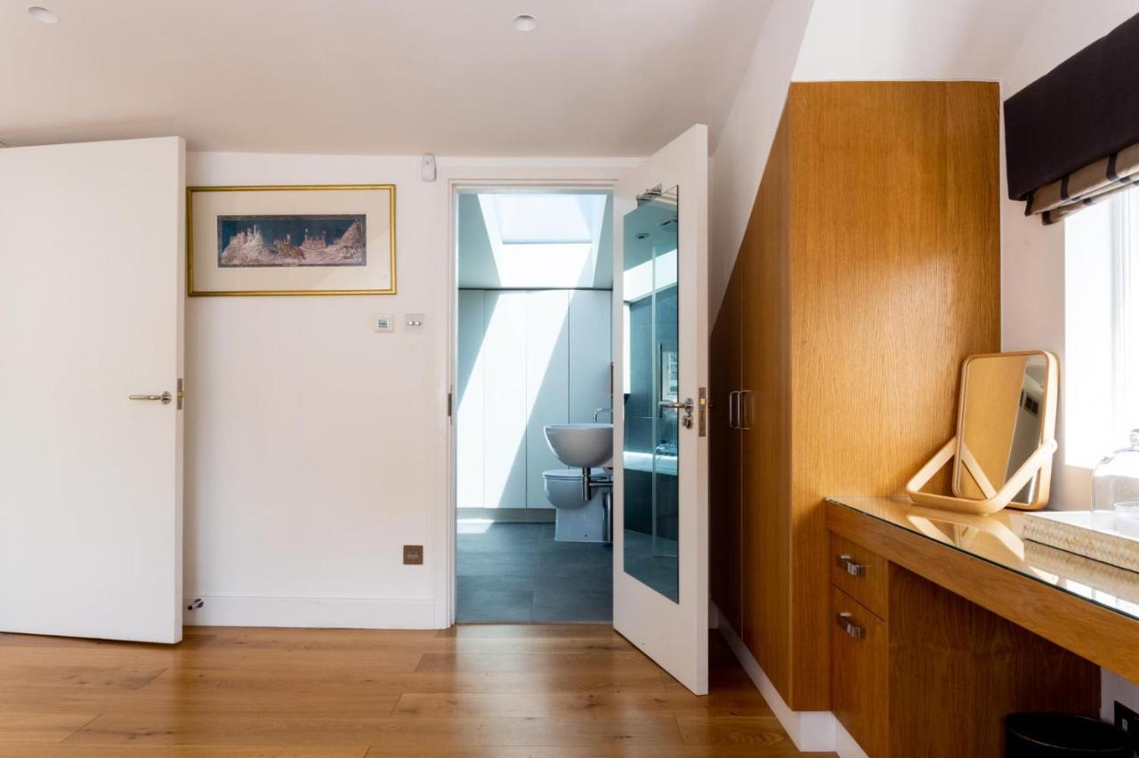 New Stunning 5bd Mews House Holiday home London