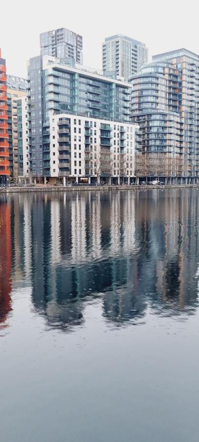 Luxury Waterside Canary Wharf Apartment London