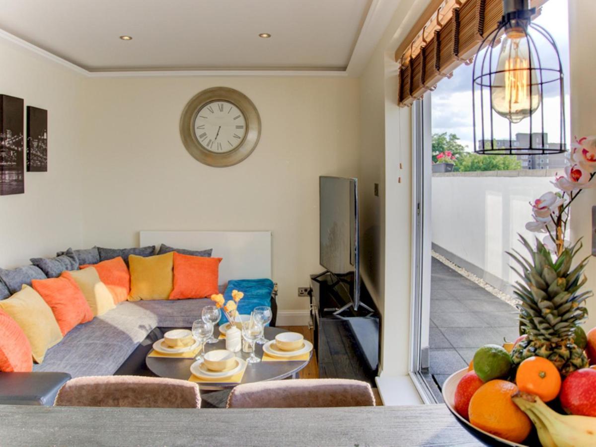 Pass The Keys Lovely 2-bedroom Flat With Balcony And Great Views London