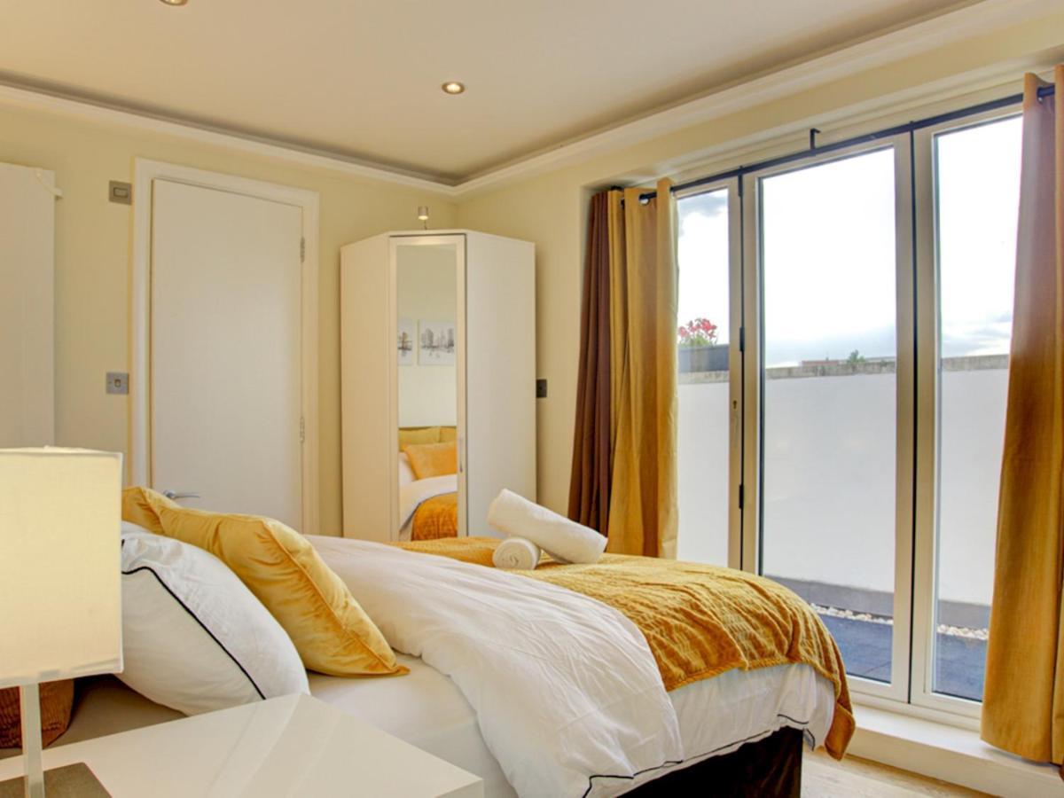 Pass The Keys Lovely 2-bedroom Flat With Balcony And Great Views London