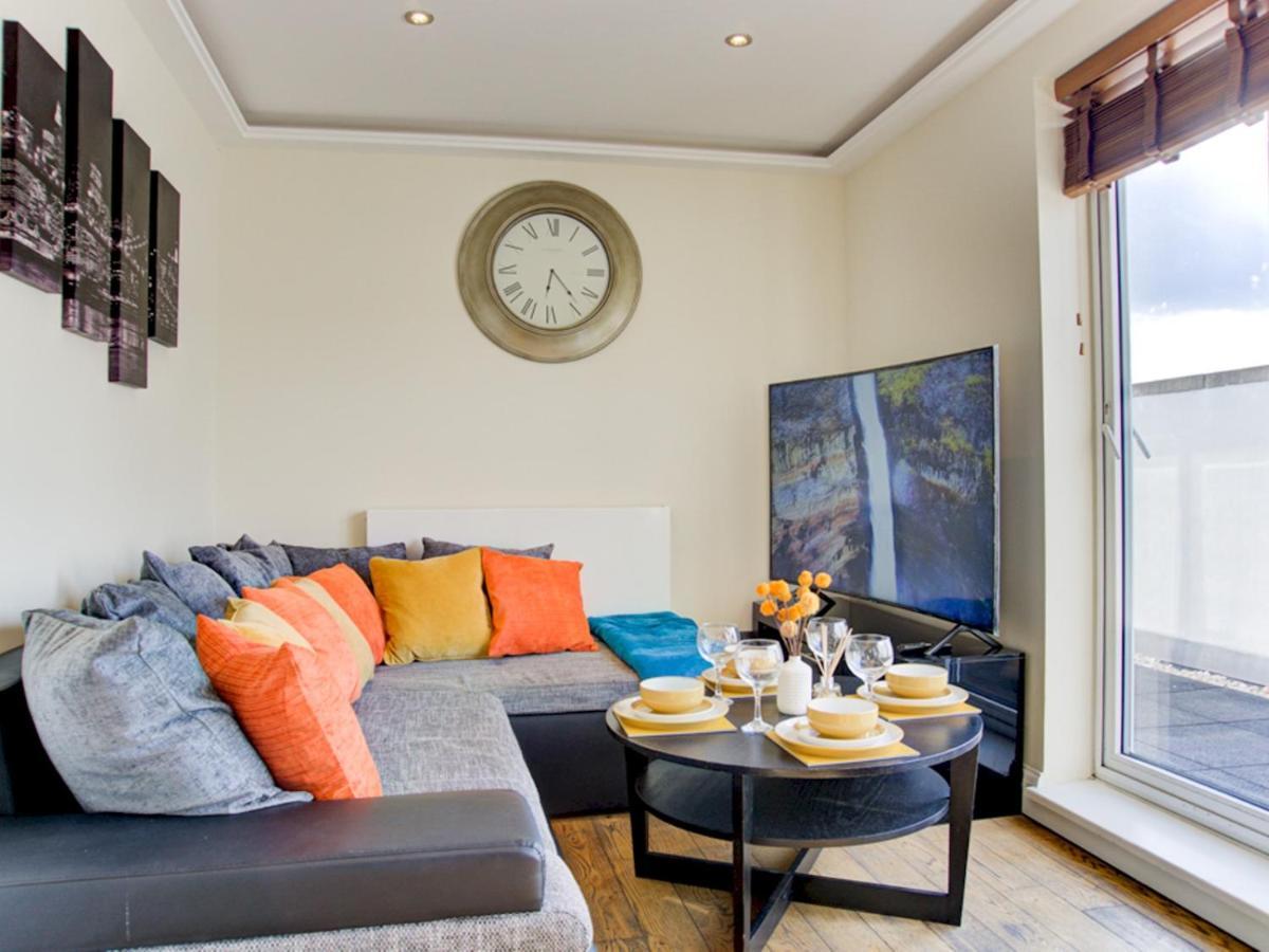 Pass The Keys Lovely 2-bedroom Flat With Balcony And Great Views *