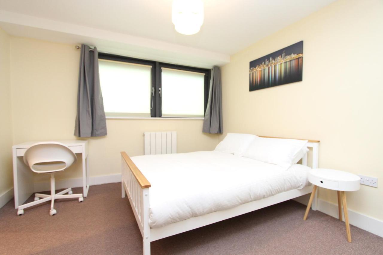 Appartement Lovely 2-bedroom In Docklands, E14 *