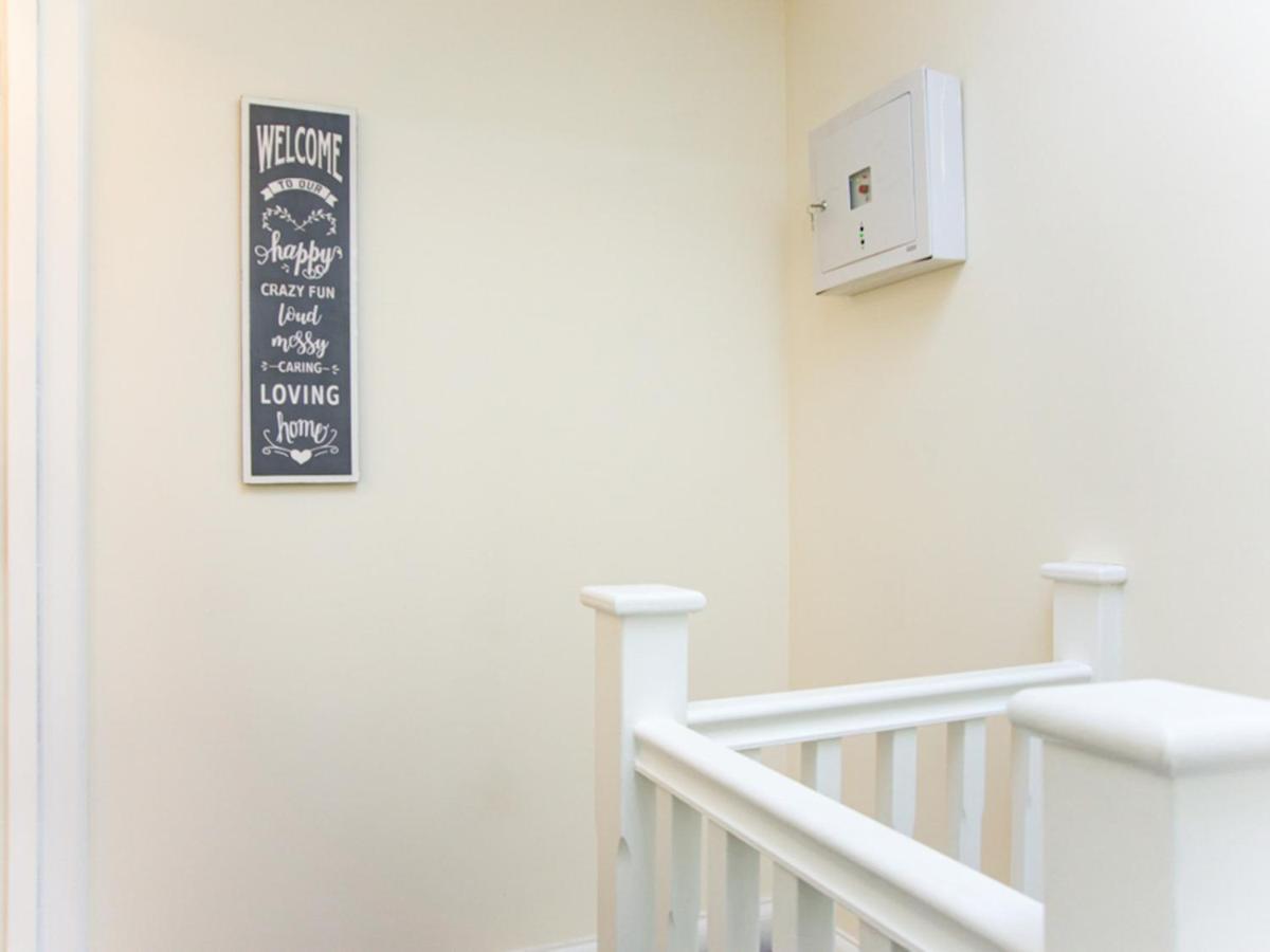 Pass The Keys Lovely 2-bedroom Flat With Balcony And Great Views Apartment *