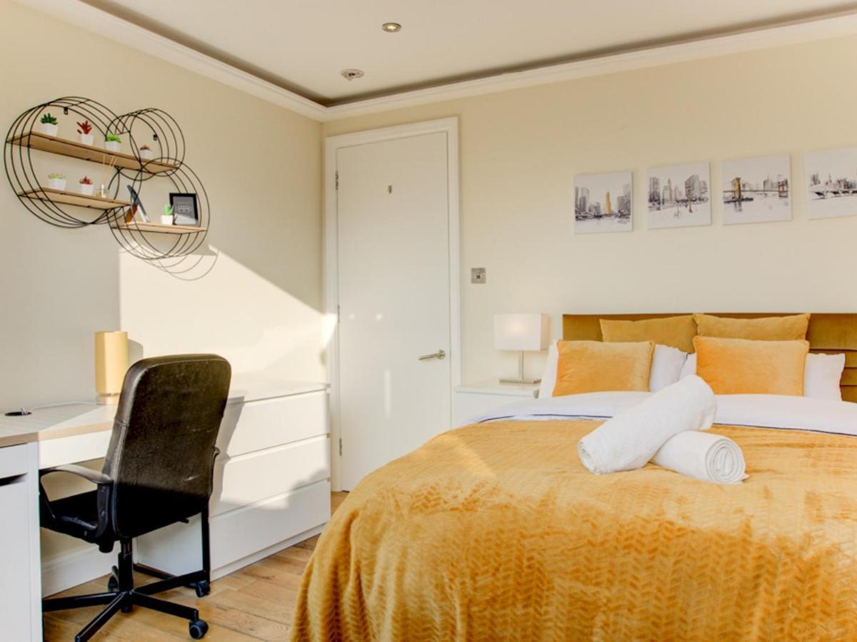 Pass The Keys Lovely 2-bedroom Flat With Balcony And Great Views Apartment London