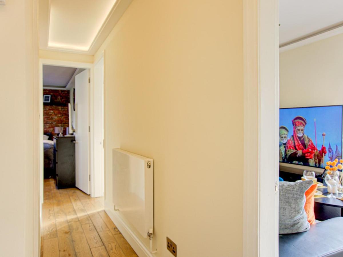 Pass The Keys Lovely 2-bedroom Flat With Balcony And Great Views Apartment London