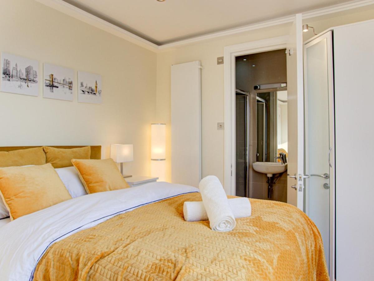 Pass The Keys Lovely 2-bedroom Flat With Balcony And Great Views Apartment