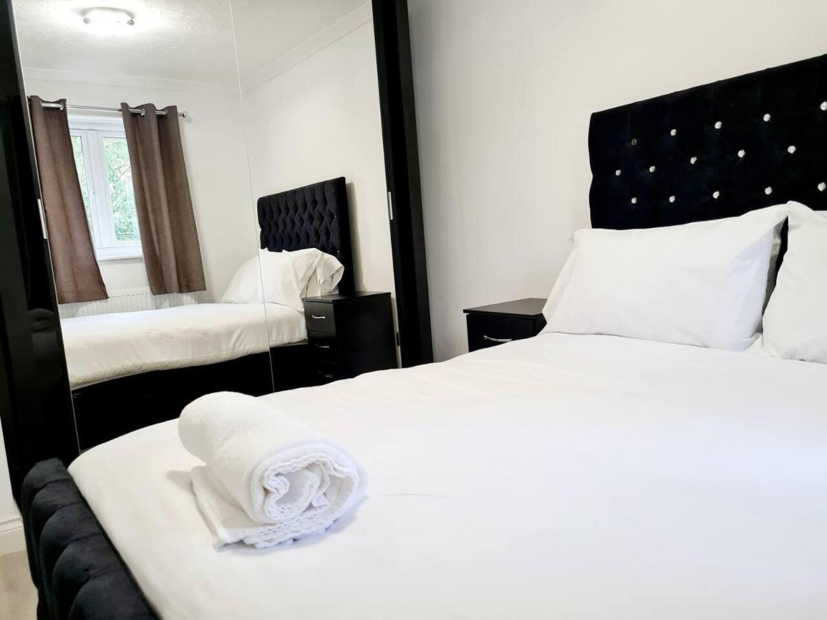 Modern & Spacious - Walk To Excel- Parking Сasa de vacaciones Londres