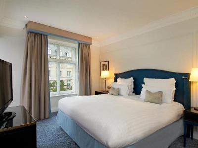 The Waldorf Hilton