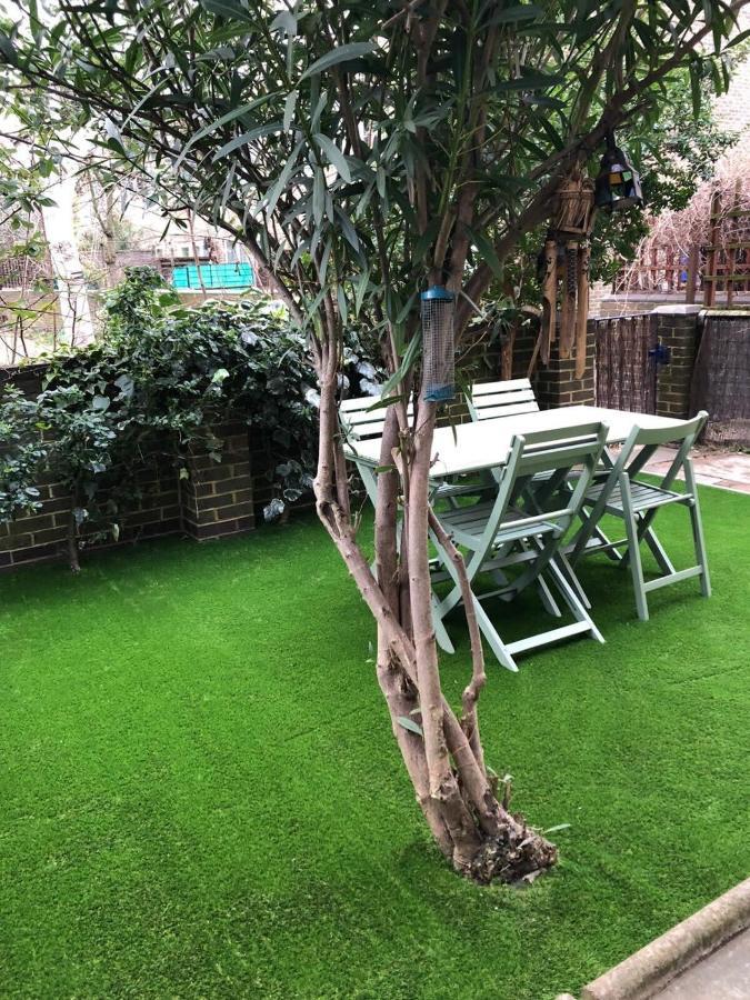 Lovely 2 Bedroom Near South Bank Apartment