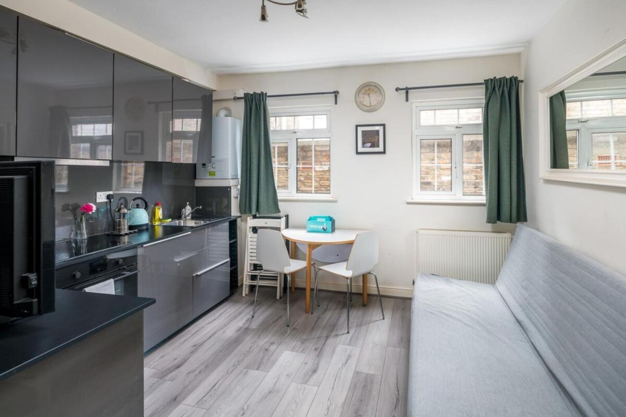 Contemporary 2 Bedroom In Angel Apartment