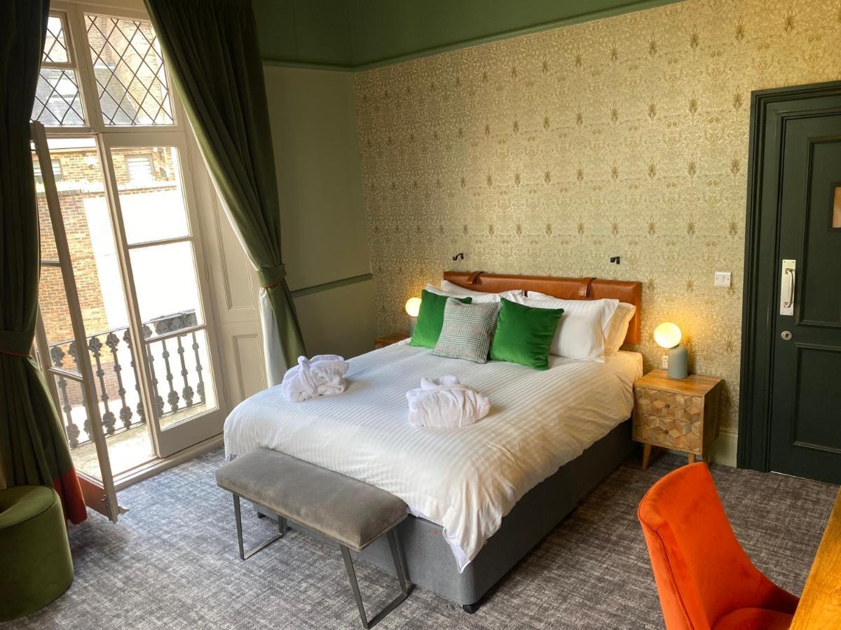 The Waterman's Arms Hotel
