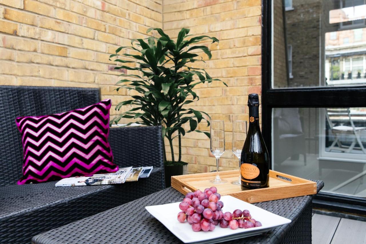 Explore The Exquisite West-end From A Harrods Family And Couple *