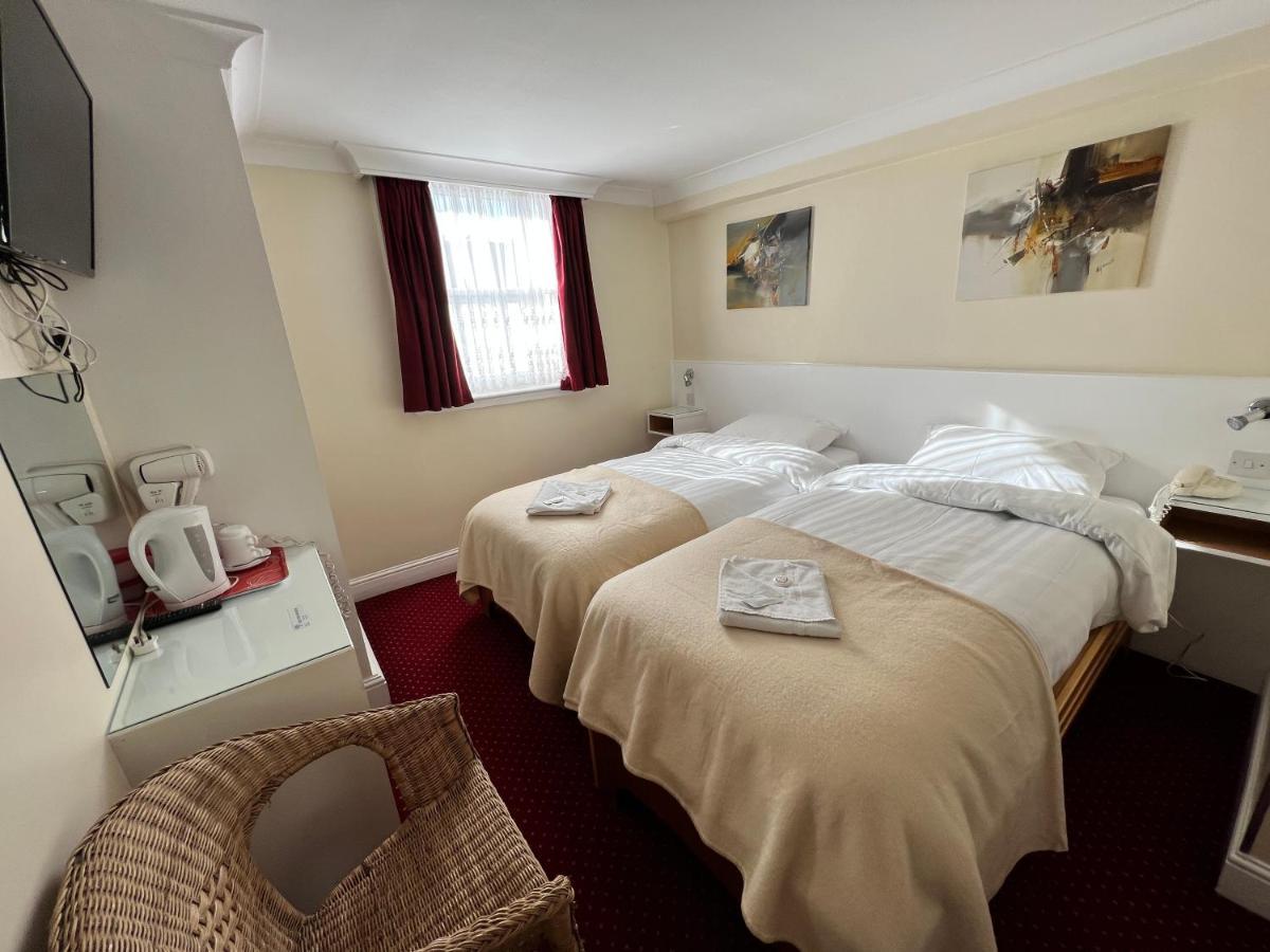 Melbourne House Hotel