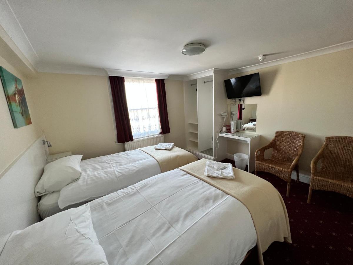Melbourne House Hotel