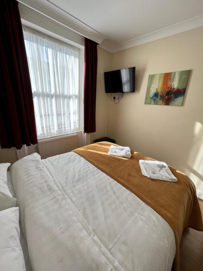 Melbourne House 3*