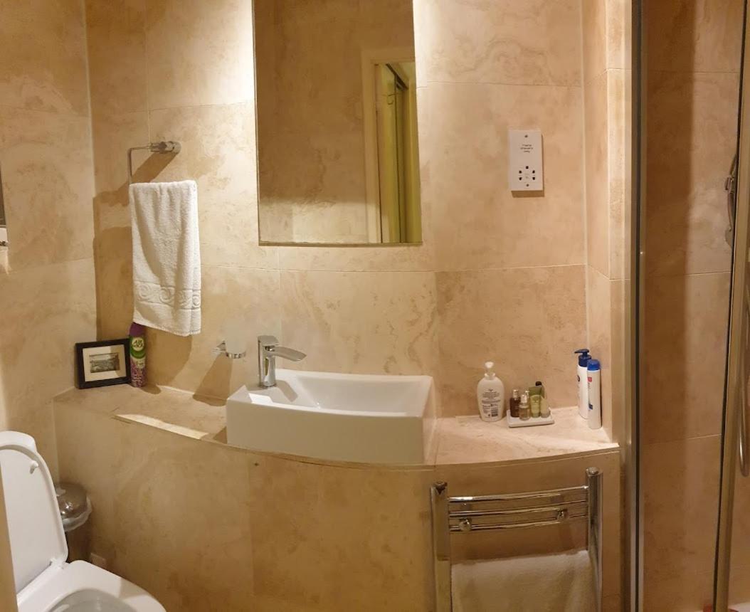 Double With Bathroom In - Vauxhall London