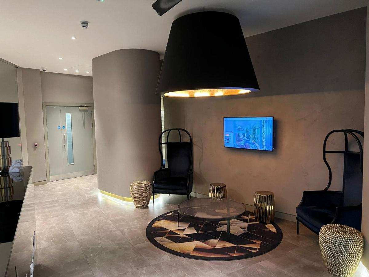 Luxury 2 Bed Flat Close To Victoria Station Apartment *