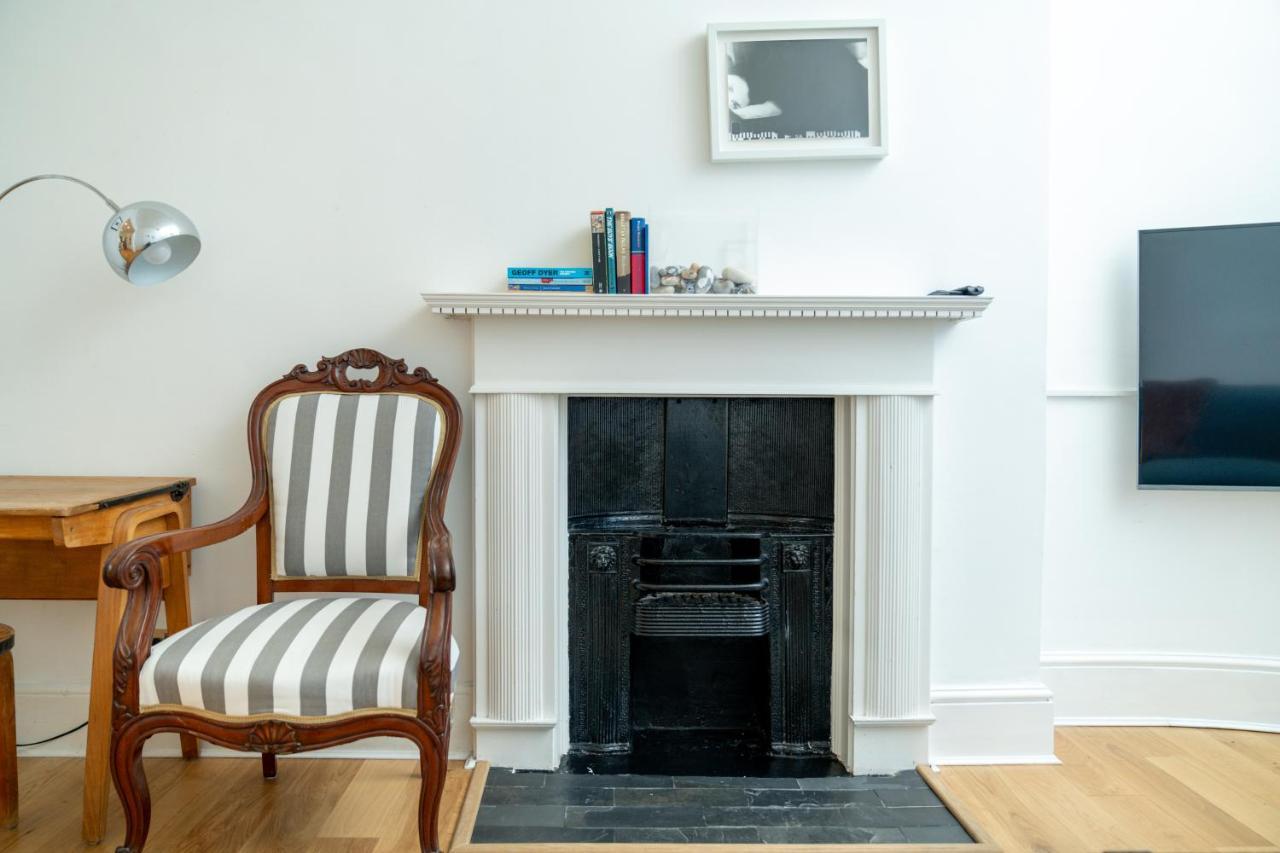 Sleek Flat With Communal Courtyard Apartment London