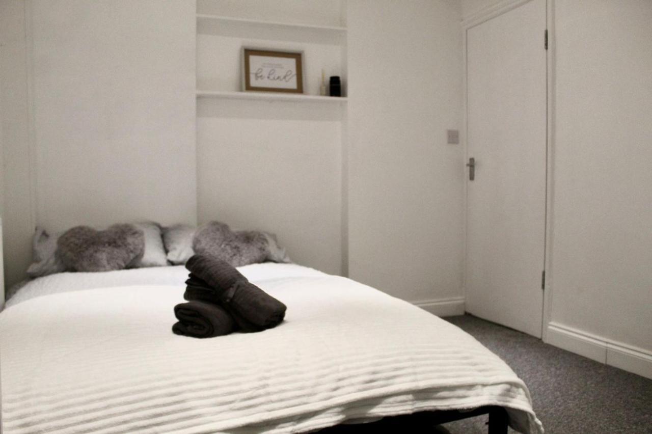 Apartment Lovely 3 Bed Spacious Flat In