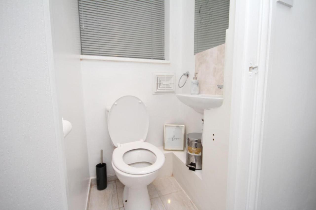 Apartment Lovely 3 Bed Spacious Flat In