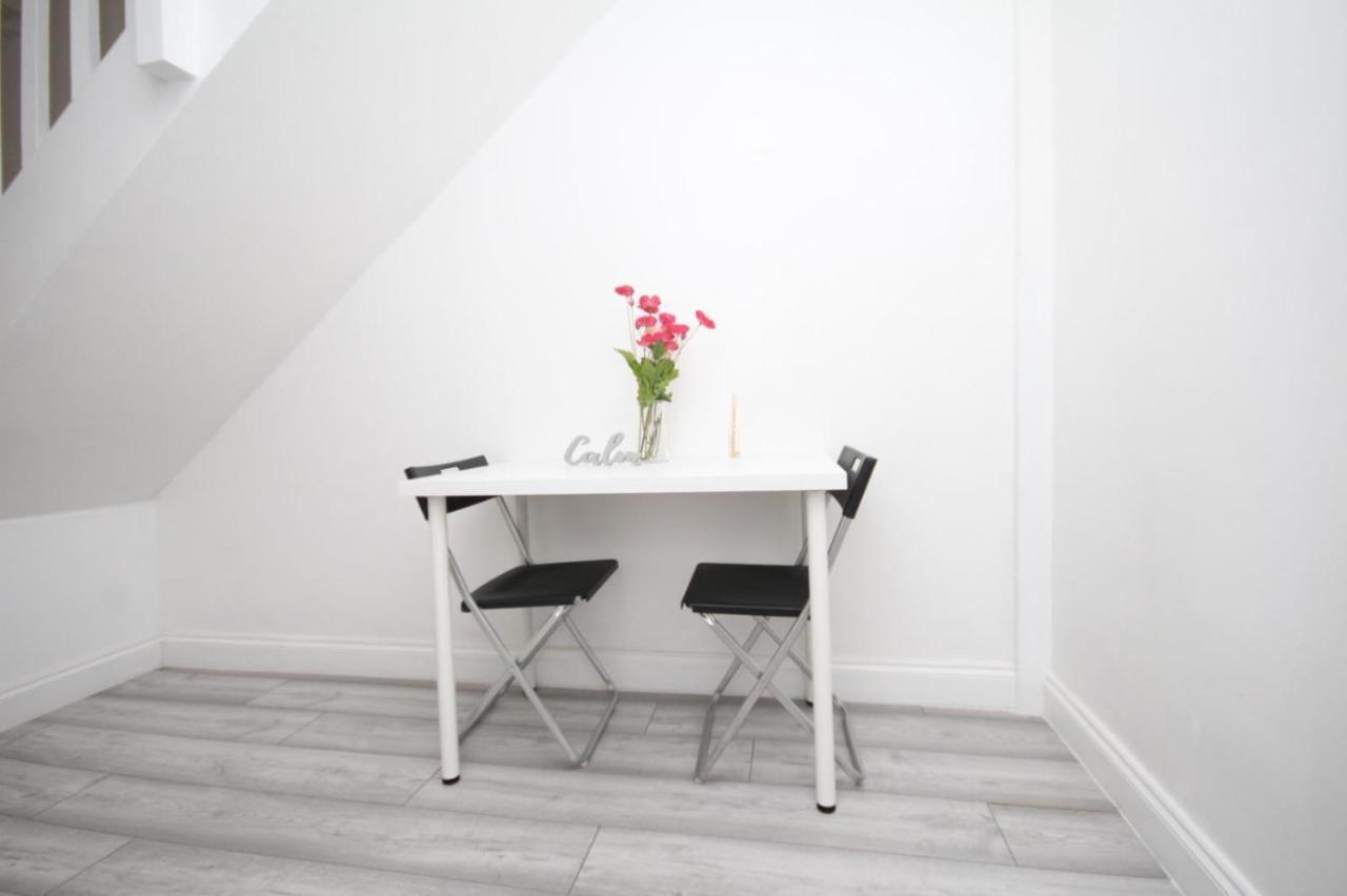 Lovely 3 Bed Spacious Flat In * London