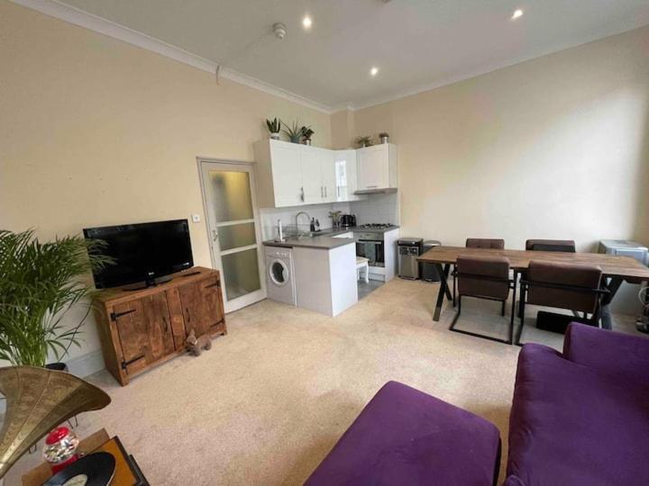 Elegant 1-bedroom In Primrose Hill Appartement