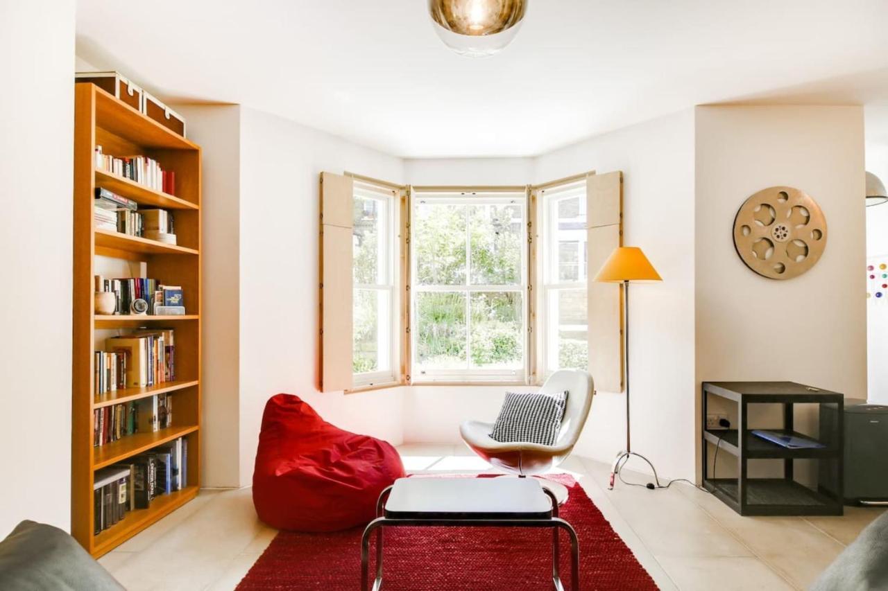 Stylish Bright W Private Garden Apartment London