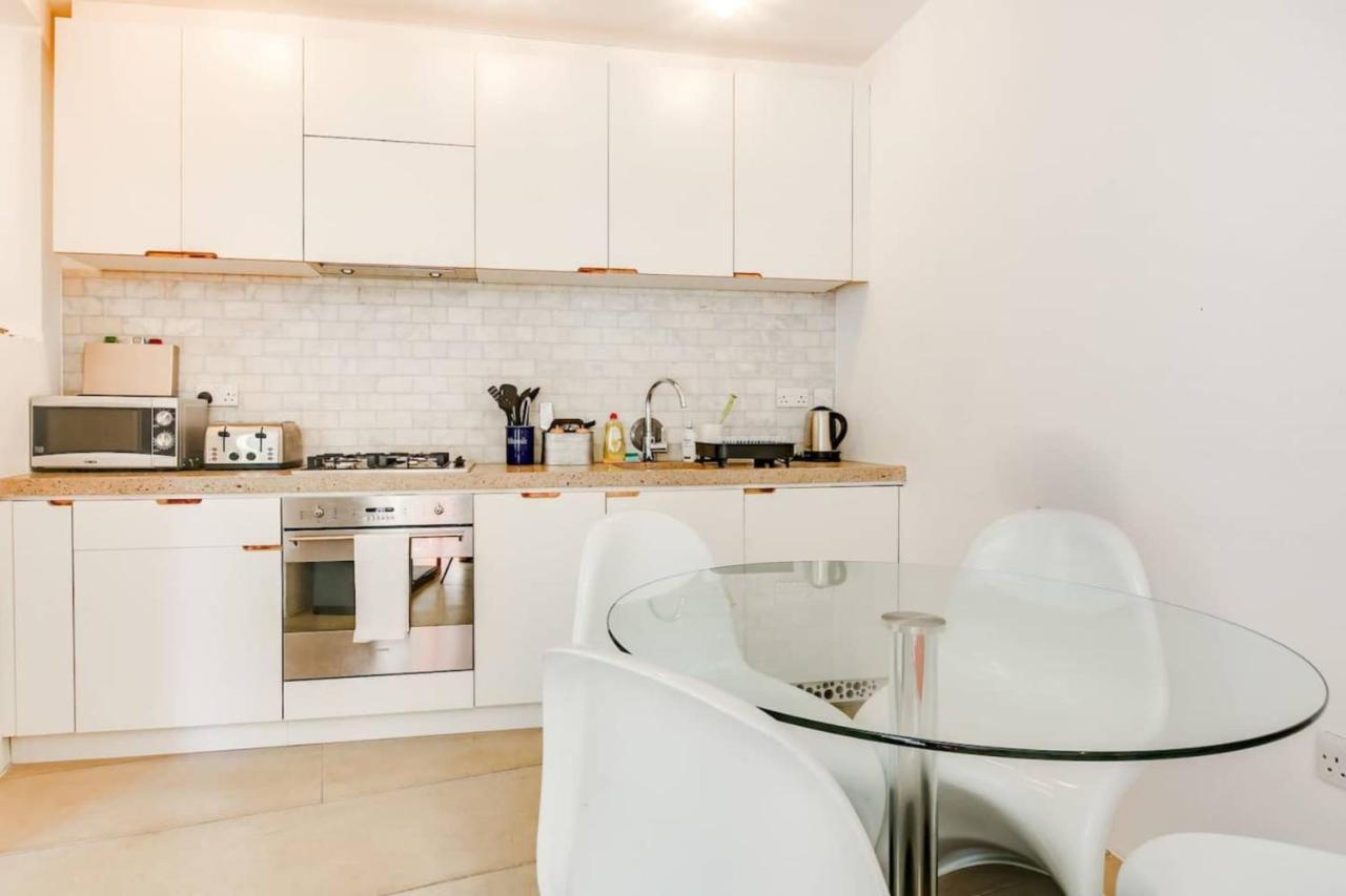Apartment Stylish Bright W Private Garden