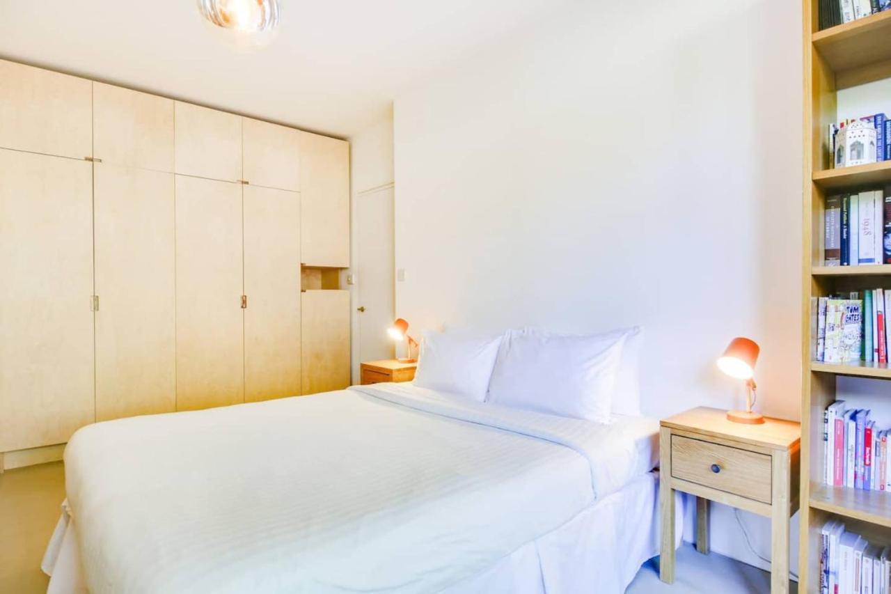 Stylish Bright W Private Garden Apartment London