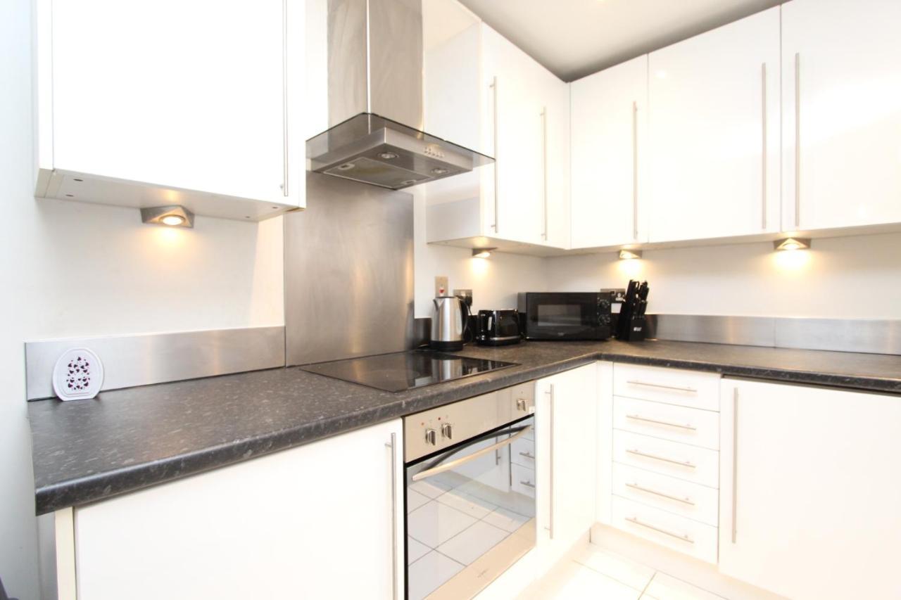 Spacious 1- Bedroom In E16 * Londen
