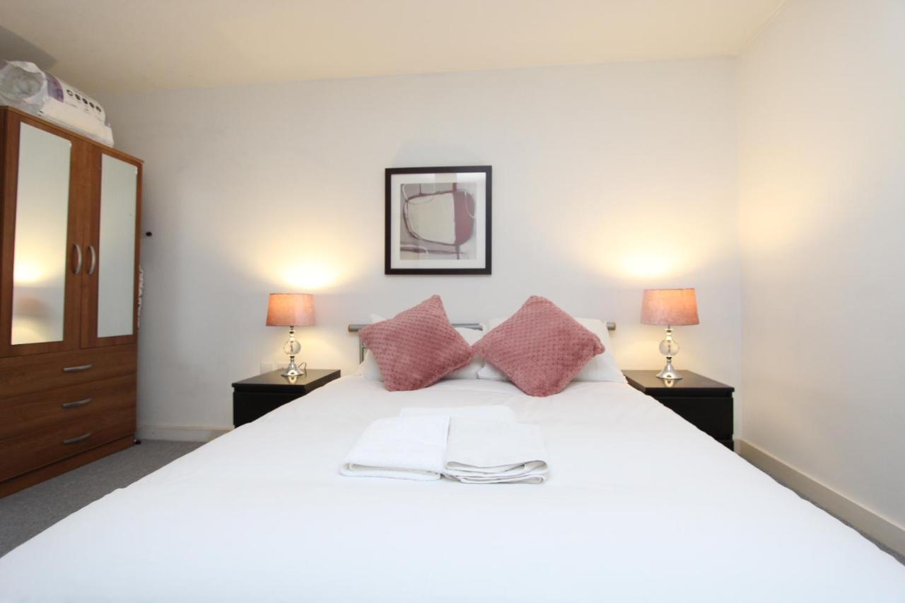 Spacious 1- Bedroom In E16 * Londen