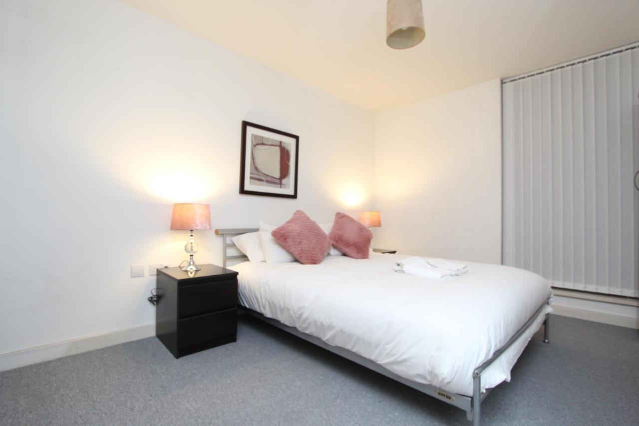 Spacious 1- Bedroom In E16 Appartement Londen