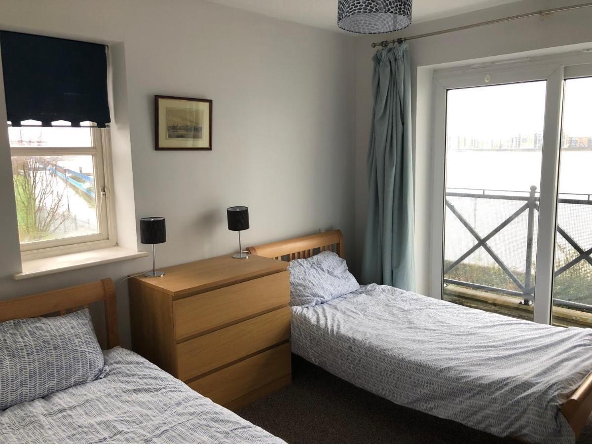 Thames View & Free Parking - Perfect Long Workers Only Apartment London