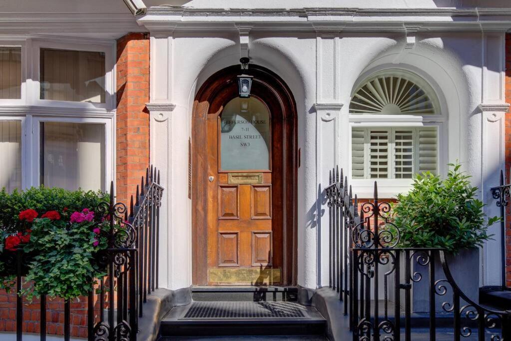 Stylish Knightsbridge Studio, Steps From Harrods. Apartamento