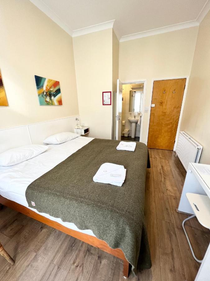 Melbourne House Hotel