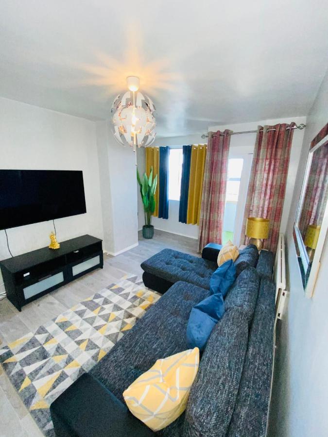 Bright, Spacious, Modern Interior Decor 2 Bedrooms With Amazing Views *