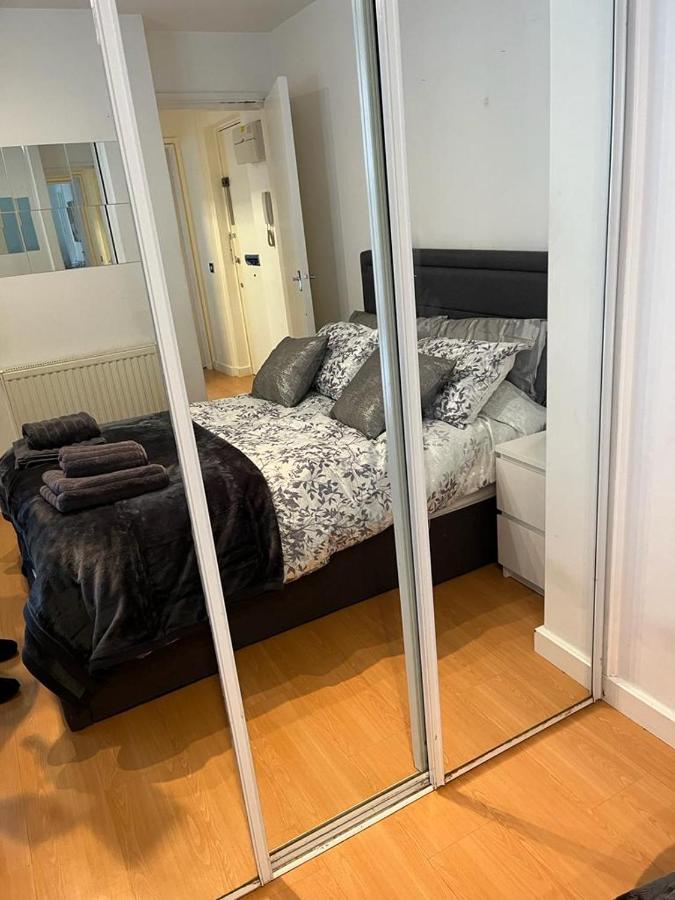 Stunning Oxford Street Furnished Apartment *