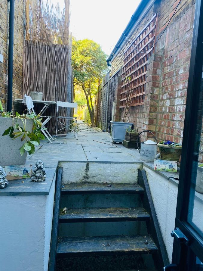 Stunning, Stylish Garden Flat In The Heart Of Wimbledon Apartamento *