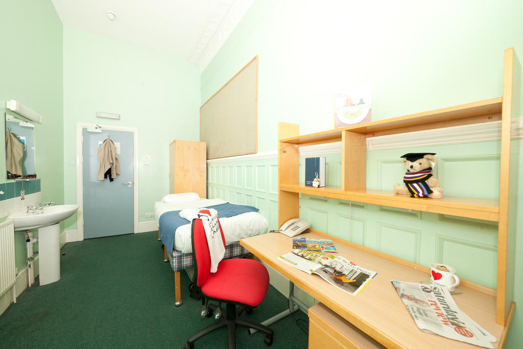 Evelyn Gardens Hostel London